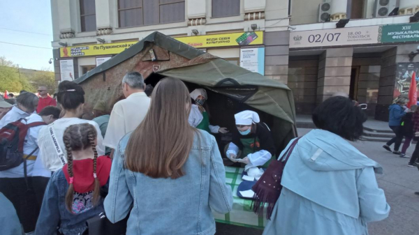 Более 10 точек полевой кухни развернут в Тюмени 9 мая