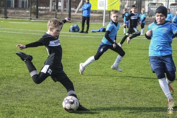 30 футбольных команд разыграли в Тюмени награды всероссийского турнира "Tyumen Cup" 30 футбольных команд разыграли в Тюмени награды всероссийского турнира "Tyumen Cup"