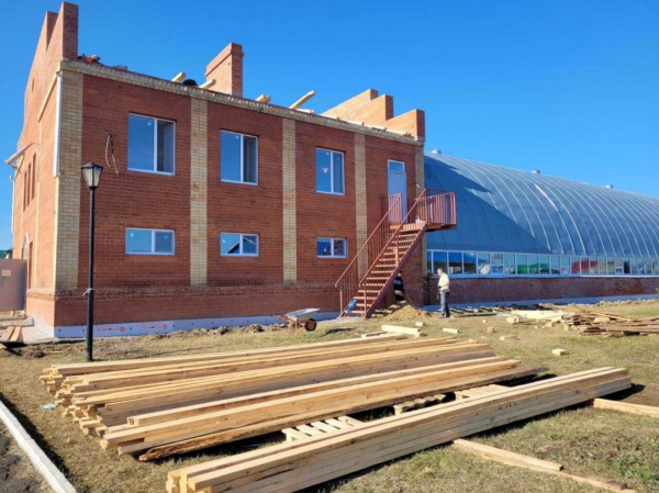 Футбольное поле и беговую дорожку сделают в спорткомплексе в селе Червишево Тюменского района