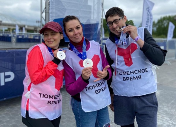 Команды "Тюменского времени" и "Dipol FM" приняли участие в "Стальном характере"