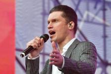  Со слезами на глазах: тюменцы спели военные песни вместе с "Хором Турецкого"