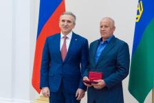 Александр Моор вручил  тюменцам государственные и региональные награды 
