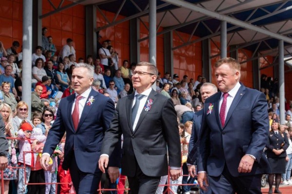 Александр Моор и Владимир Якушев поздравили ишимцев с днем города 