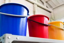 Пластмассовые изделия по чертежам заказчиков изготавливают на тюменском заводе "Расавит" Пластмассовые изделия по чертежам заказчиков изготавливают на тюменском заводе "Расавит"