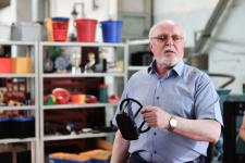 Пластмассовые изделия по чертежам заказчиков изготавливают на тюменском заводе "Расавит" Пластмассовые изделия по чертежам заказчиков изготавливают на тюменском заводе "Расавит"