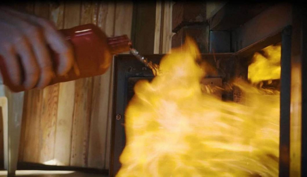 Пожилая тюменка едва не погибла из-за растопки бани жидкостью для розжига