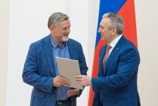 Александр Моор вручил  тюменцам государственные и региональные награды 