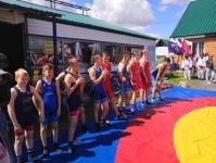 Тюменские "моржи" устроили соревнования в честь Дня России 