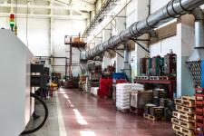 Пластмассовые изделия по чертежам заказчиков изготавливают на тюменском заводе "Расавит" Пластмассовые изделия по чертежам заказчиков изготавливают на тюменском заводе "Расавит"