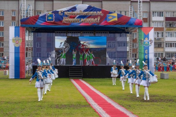 Александр Моор и Владимир Якушев поздравили ишимцев с днем города 