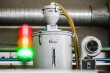 Пластмассовые изделия по чертежам заказчиков изготавливают на тюменском заводе "Расавит" Пластмассовые изделия по чертежам заказчиков изготавливают на тюменском заводе "Расавит"