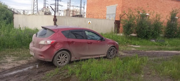 В Тюмени у лесополосы задержали наркоторговцев