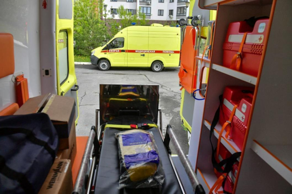 Автомобиль въехал в здание на улице Советской в Тюмени Автомобиль въехал в здание на улице Советской в Тюмени