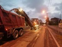 Дорога по улице Молодежной в Тюмени получает новое покрытие