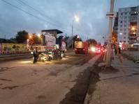 Дорога по улице Молодежной в Тюмени получает новое покрытие