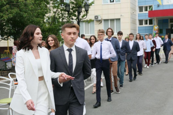 Пятеро выпускников Тюменской области получили 200 баллов за ЕГЭ Пятеро выпускников Тюменской области получили 200 баллов за ЕГЭ