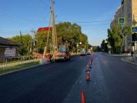 Дорога по улице Молодежной в Тюмени получает новое покрытие