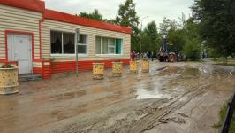 Работы по восстановлению водовода на улице Пермякова в Тюмени будут продолжаться всю ночь