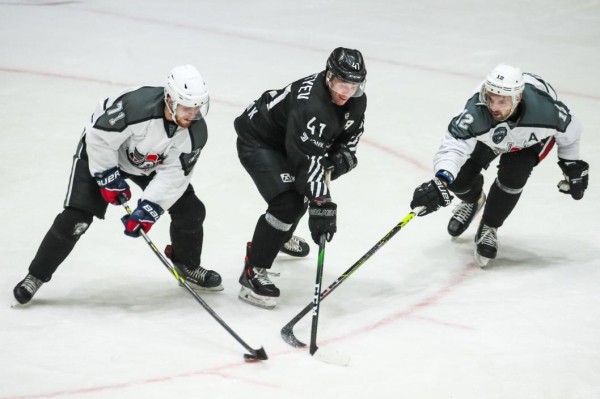 Хоккеисты "Рубина" дважды сыграли с челябинским "Челметом"