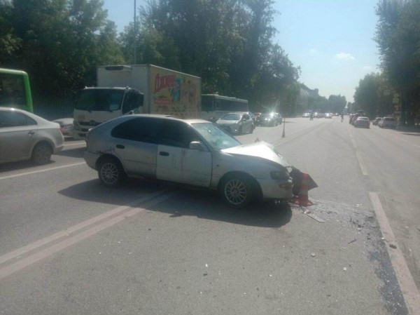 Двое человек пострадали в пьяной аварии в центре Тюмени Двое человек пострадали в пьяной аварии в центре Тюмени