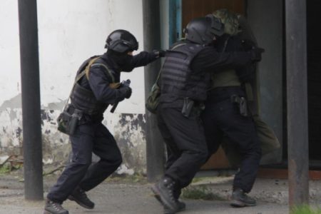 В Тюмени задержали преступную группу за серию квартирных краж