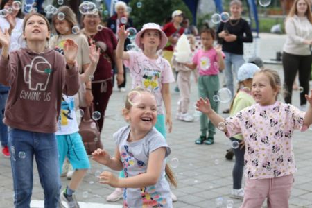 В Ишиме в выходные проводят бесплатные дискотеки и шоу мыльных пузырей