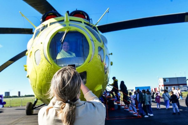 Агентство "Тюменская линия" проводит трансляцию авиашоу "В гостях у ЮТэйр"