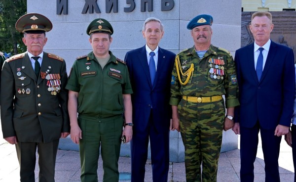 Андрей Артюхов: ветераны ВДВ &ndash; наша гордость!