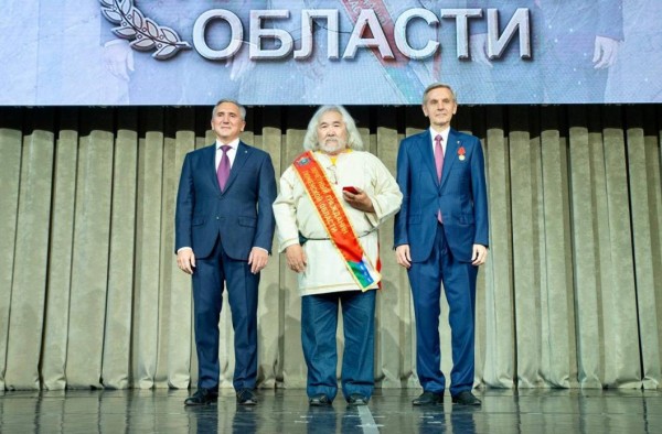 Губернатор вручил знаки отличия Почетных граждан Тюменской области Юрию Коневу и Минсалиму Тимергазееву