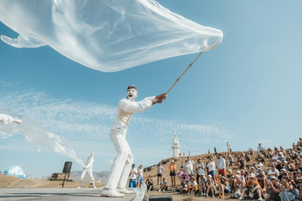 Тюменских артистов и режиссеров уличных театров и цирка приглашают на "Тавриду"