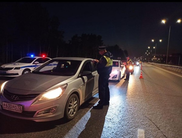 Более 300 водителей проверили на трезвость на трассе Тюмень-Боровский-Богандинский
