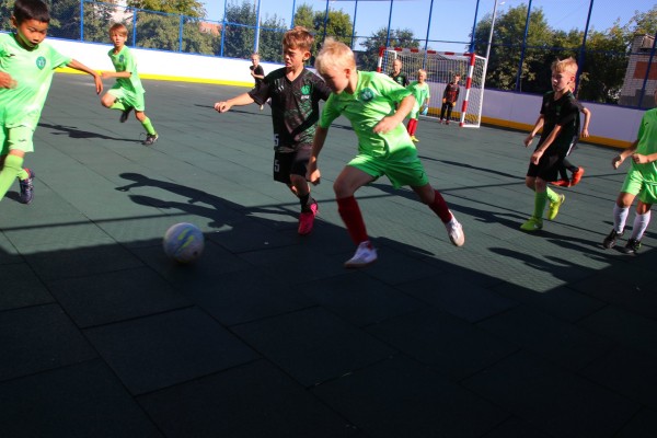 
Обновленный хоккейный корт ждет юных спортсменов
