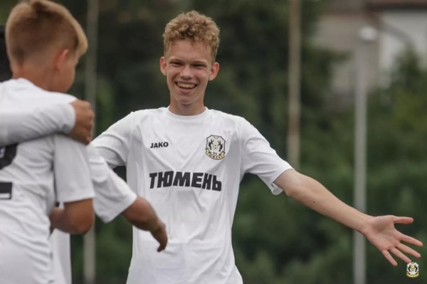15-летние футболисты "Тюмени" сыграют в Красноярске с "Енисеем" 15-летние футболисты "Тюмени" сыграют в Красноярске с "Енисеем"