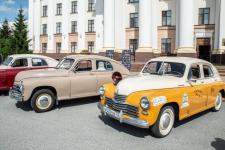 Александр Моор сел за руль "Победы" 