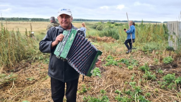 В селе Ерошово освободили доступ к колодцу, которым пользовалась семья автора Конька-Горбунка