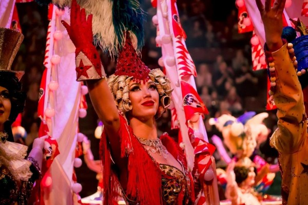 Более полутора тысяч тюменцев аплодировали стоя на премьере нового циркового шоу Гии Эрадзе "Бурлеск"