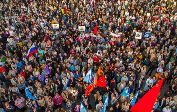 Тюменский писатель напомнил на акции "Своих не бросаем" о том, что объединяет народы