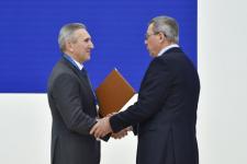 Коллективы двух предприятий с юбилеем поздравил Александр Моор на TNF