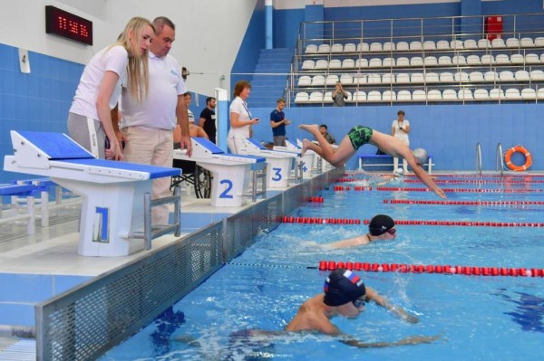 Фотогалерея: в тюменской "Олимпии" соревнуются пловцы с овз