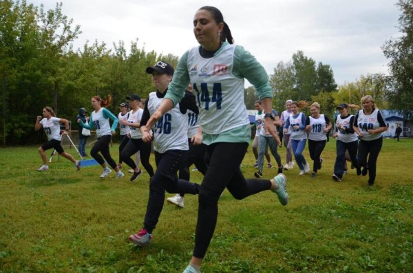Работники органов местного самоуправления пробежали кросс в экопарке "Затюменский"