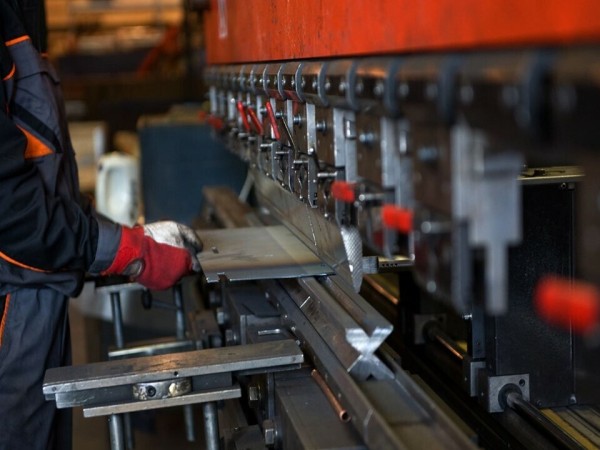 Тюменский цех по механической обработке изделий из металла и пластика работает со 100-процентной загрузкой