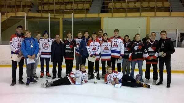 Дворовая хоккейная лига в Тюмени набирает детей