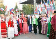 Тюменский писатель напомнил на акции "Своих не бросаем" о том, что объединяет народы