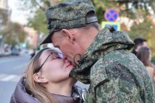 В Тюмени торжественно проводили первые подразделения мобилизованных