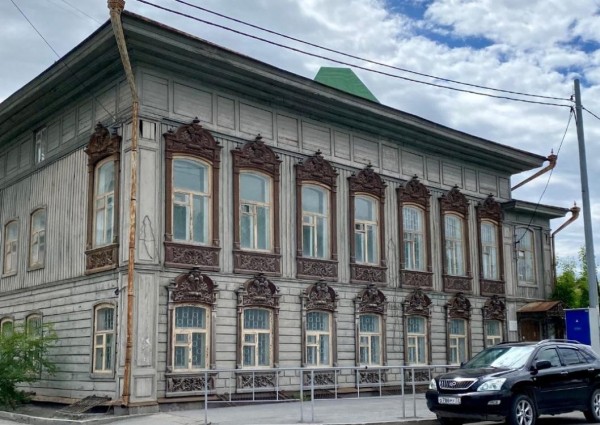 Старинный особняк в центре Тюмени продают за 12,5 млн рублей