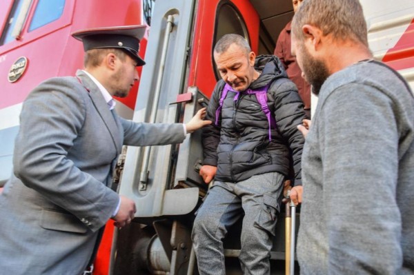 В Тюмень из Краснодона доставили на лечение 19  пациентов с тяжелыми заболеваниями