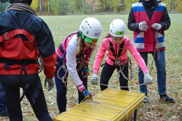 Среди тюменских школьников названы лучшие спортивные туристы