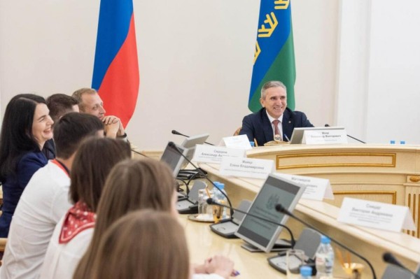 Губернатор Тюменской области наградил победителей чемпионата "Молодые профессионалы" 