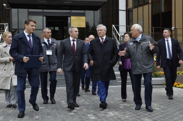 20 сотрудников Сургутнефтегаза получили благодарность губернатора Александра Моора 20 сотрудников Сургутнефтегаза получили благодарность губернатора Александра Моора