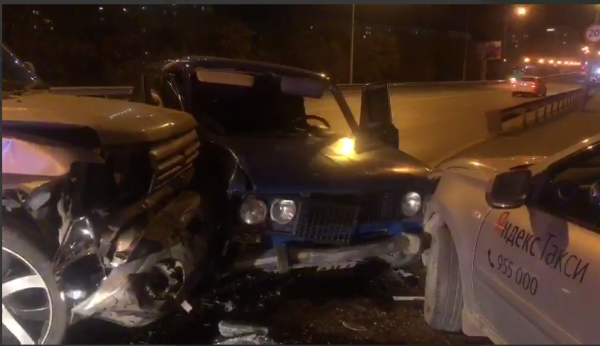 Трое подростков пострадали в аварии в Тюмени на автомобиле, обменянном на смартфон